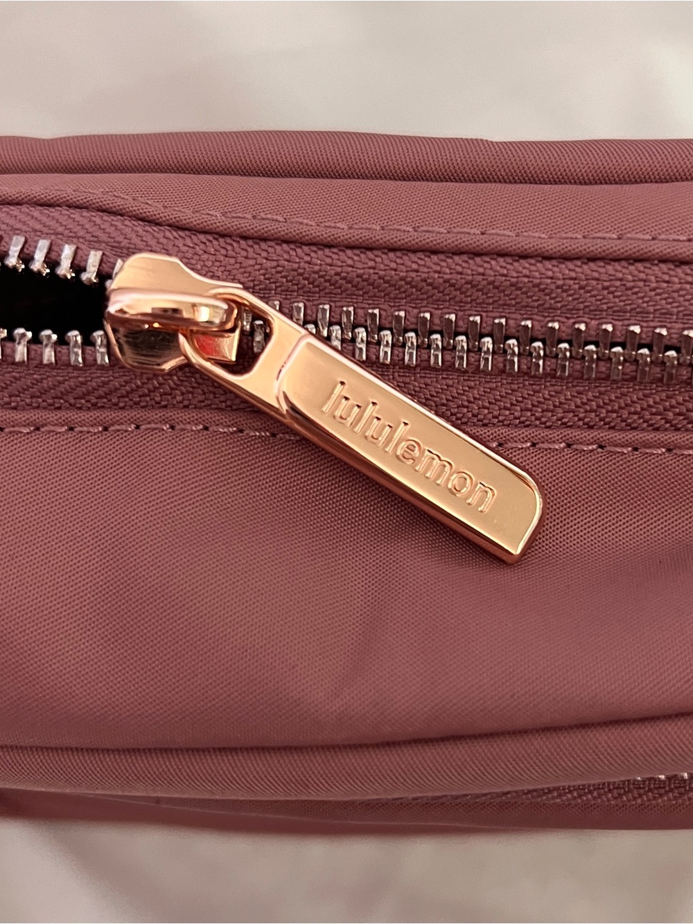 lululemon athletica Everywhere Crossbody Bag 2L Metal Hardware in Dusty Rose - Picture 10 of 11